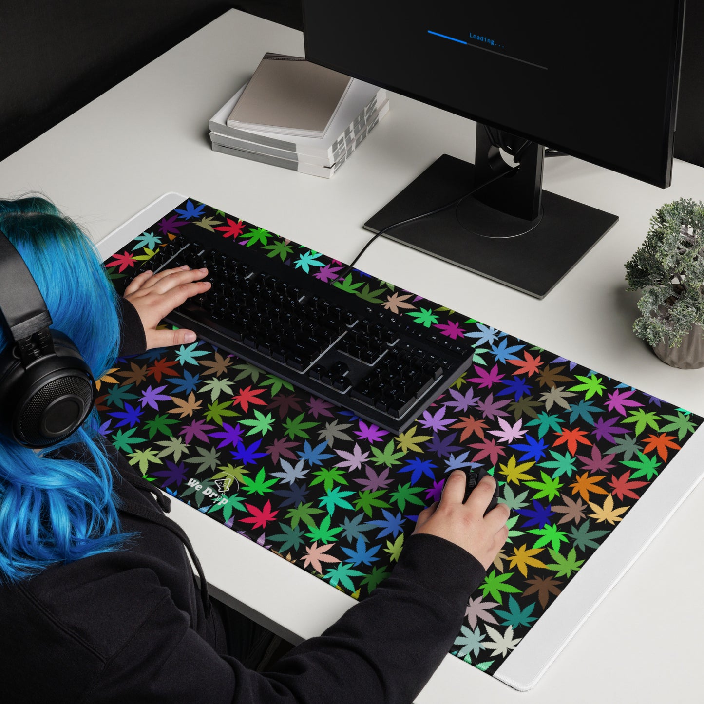 Prismatic Leaf Black Gaming mouse pad